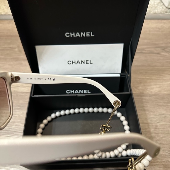 Chanel sunglasses with chain - Picture 5 of 8
